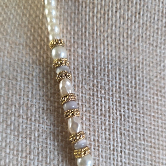 Gold and White Pearl Necklace - Picture 5 of 7